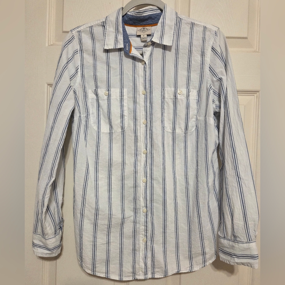 Saint John's Bay Women's Long Sleeve Blue & White Striped Button Down Shirt.  M